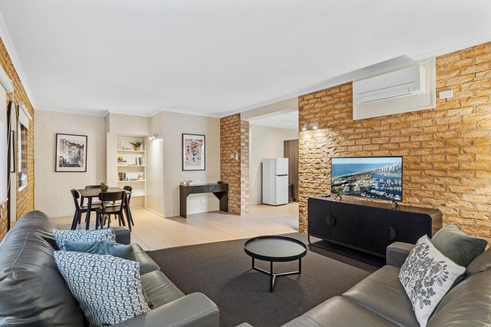 Quality Hotel Robertson Gardens 1 Queen Bed, 2 Single Beds, Suite, Nonsmoking 2