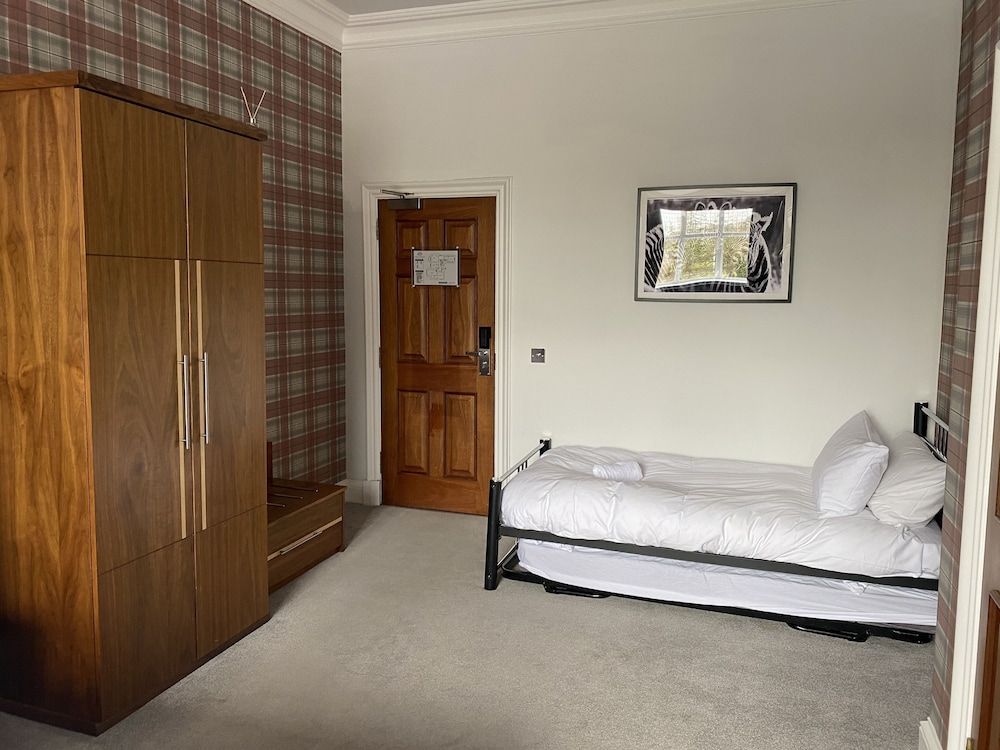 The Craigie Family Room 4