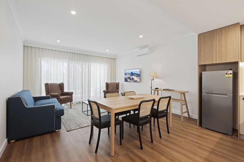 Clare Country Club Two Bedroom Apartment 8