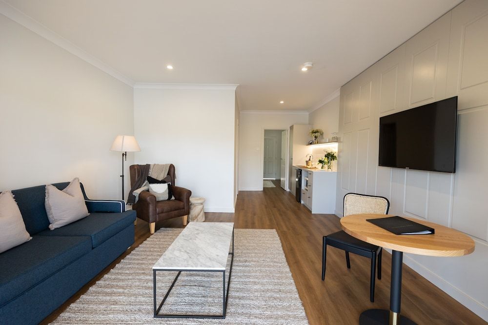 Clare Country Club Courtyard Suite 8