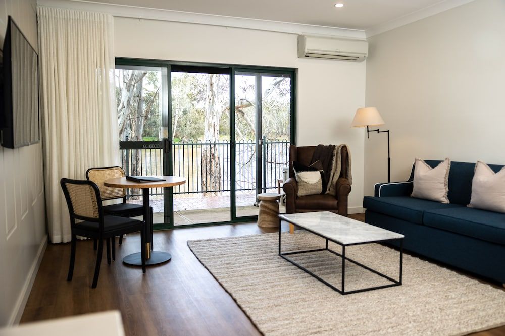 Clare Country Club Courtyard Suite 9