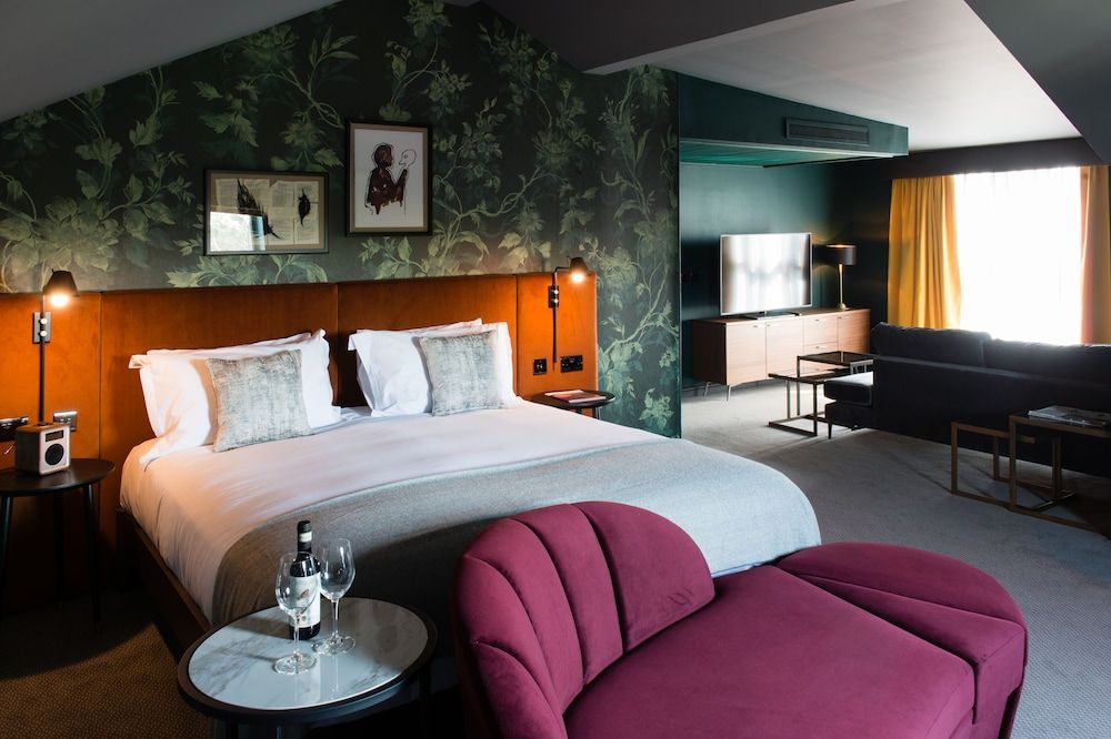 Signature Suite