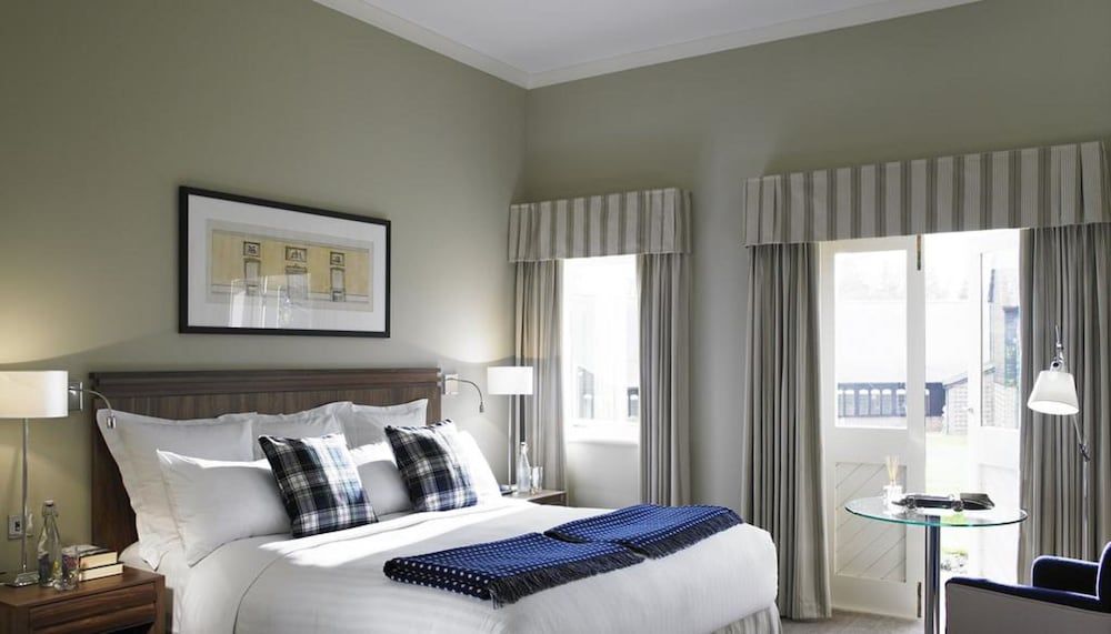 The Goodwood Hotel Signature Room, 1 King Bed 2