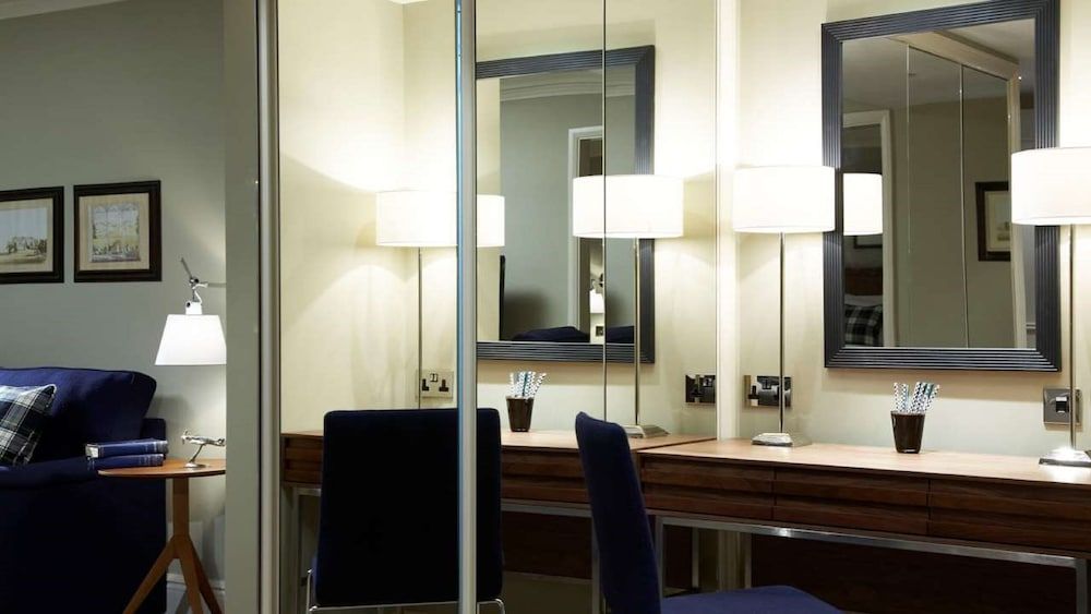 The Goodwood Hotel Signature Room, 1 King Bed 3