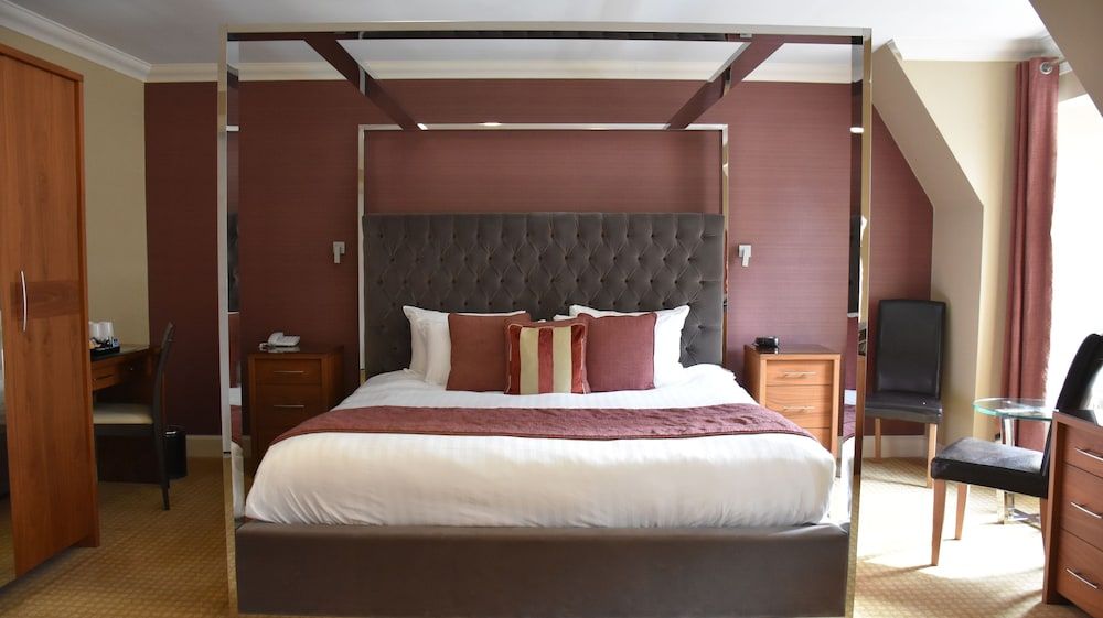 Suite Family Room