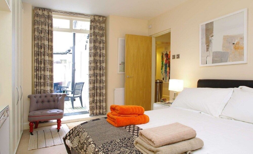 undefined The London Agent Chelsea Finborough 7