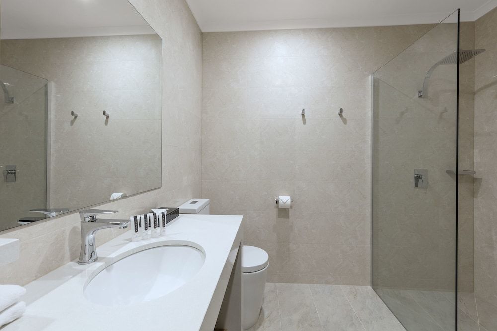 Canterbury International Hotel Standard Room 2