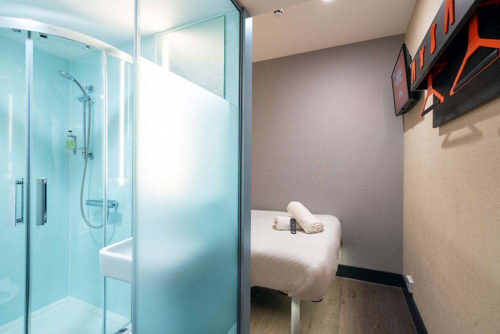 easyHotel Liverpool Basic Double Room, 1 Double Bed (no window) 4