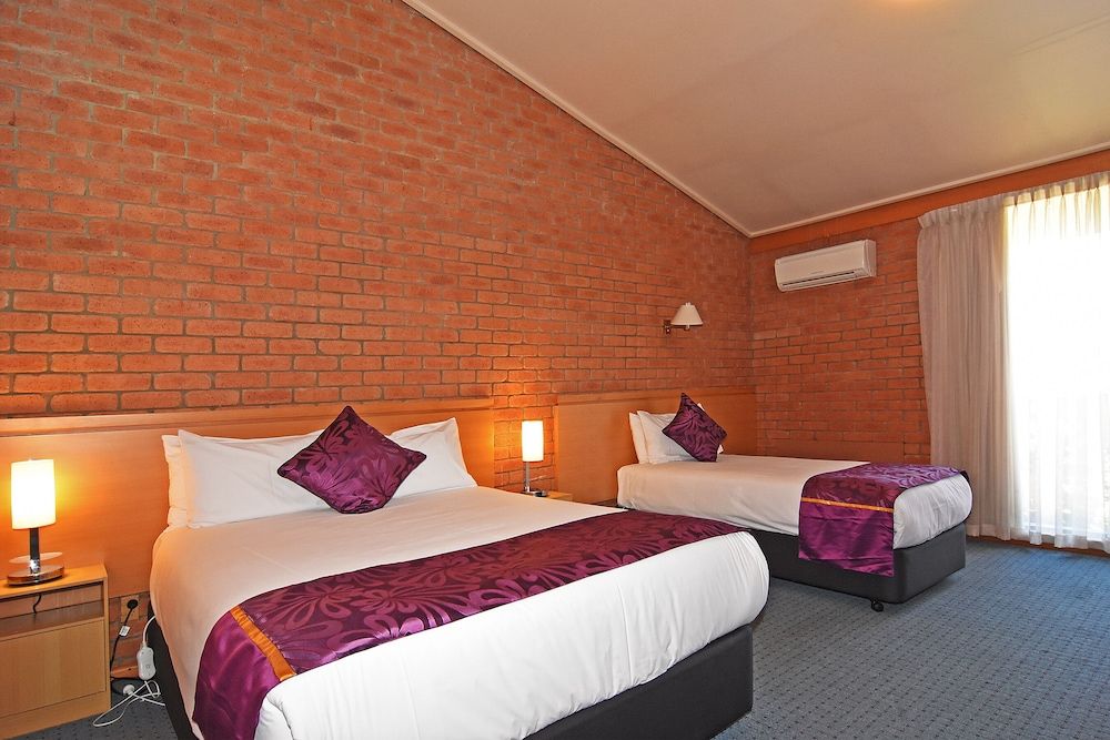 Twin Room - Disability Access, 1 Queen Bed and 1 Single Bed