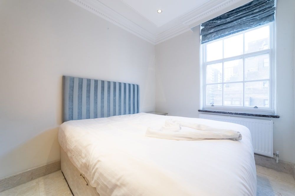 undefined Hyde Park Place 6