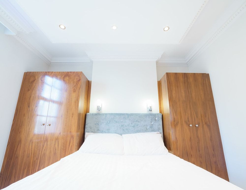 undefined Hyde Park Place 7