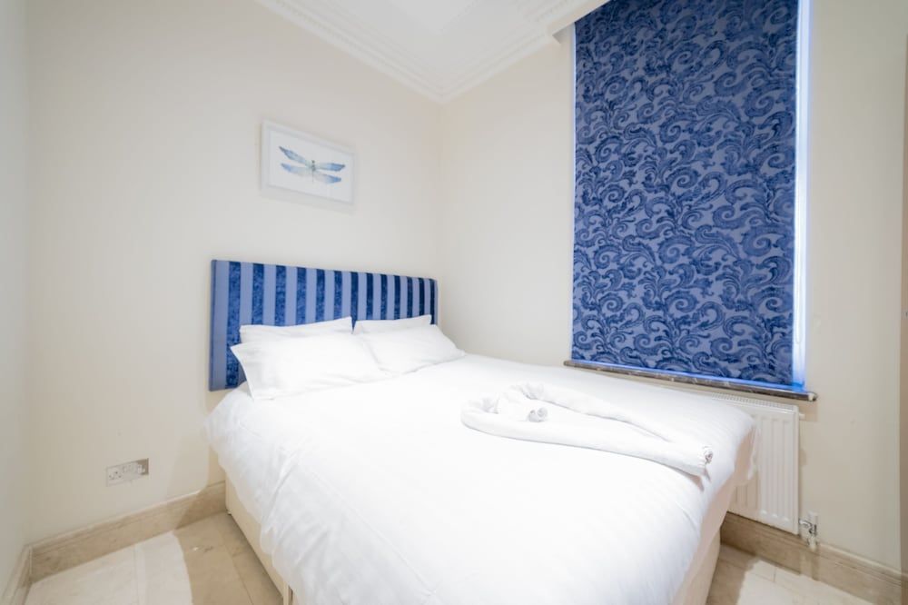 undefined Hyde Park Place 9