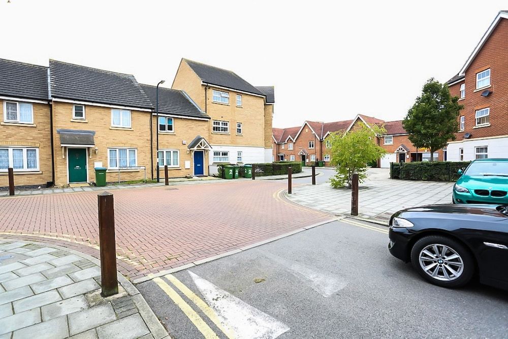 undefined Modern 2 Bedroom Apartment 3