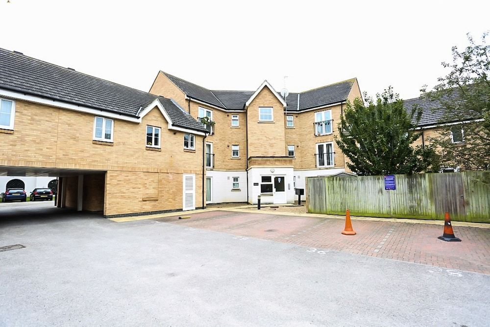 undefined Modern 2 Bedroom Apartment 2