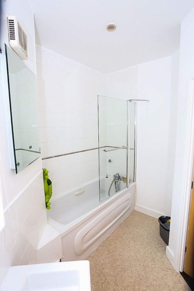 Modern 2 Bedroom Apartment Apartment, 2 Bedrooms 17