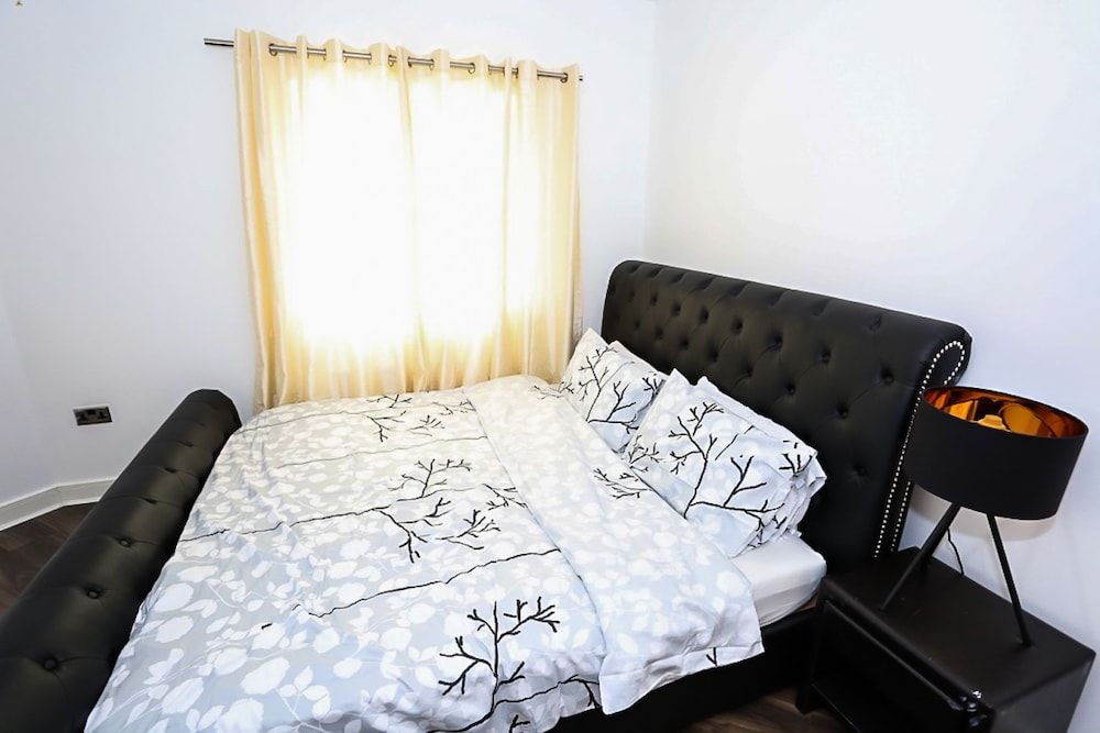 undefined Modern 2 Bedroom Apartment 6