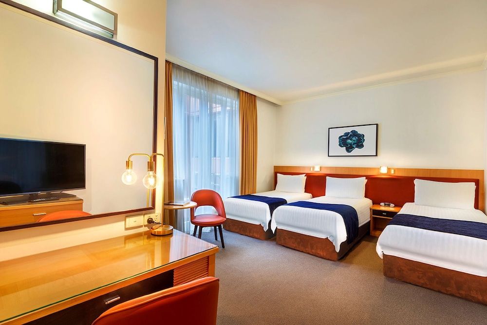 Best Western Plus Travel Inn Hotel Deluxe Room, Multiple Beds, Non Smoking (Walk-in Shower) 5