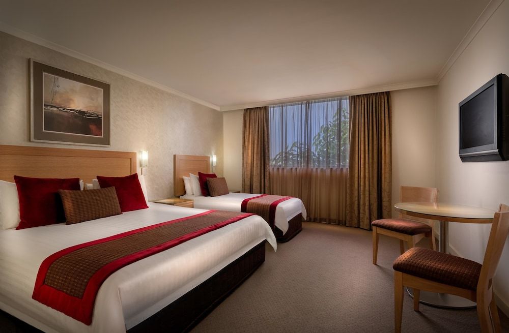 Best Western Plus Travel Inn Hotel Deluxe Room, Multiple Beds, Non Smoking (Walk-in Shower) 2