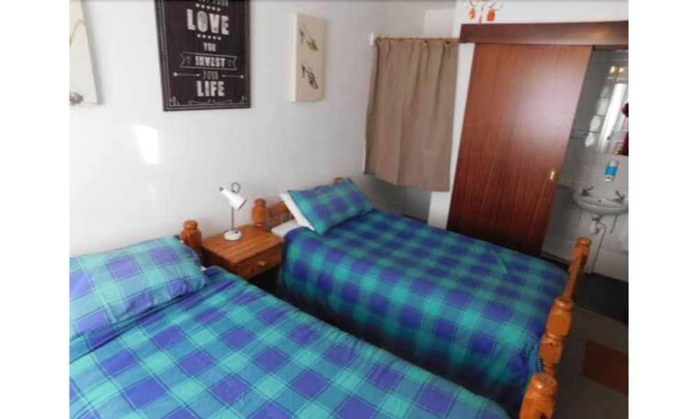 Chelford Guesthouse Twin Room, 2 Twin Beds 3