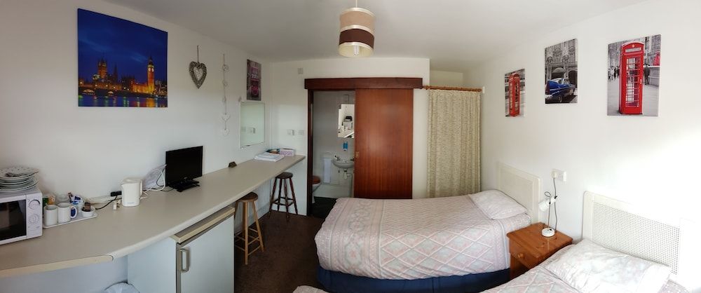 Chelford Guesthouse Twin Room, 2 Twin Beds 2