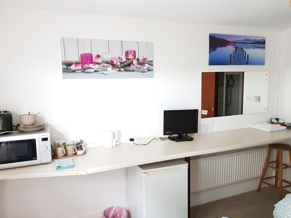 Chelford Guesthouse Twin Room, 2 Twin Beds 6