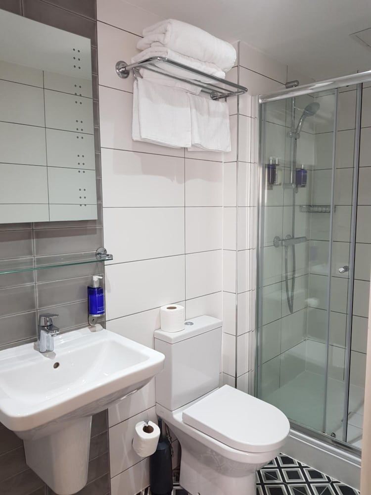 The Beverley Hotel Standard Double Room 9