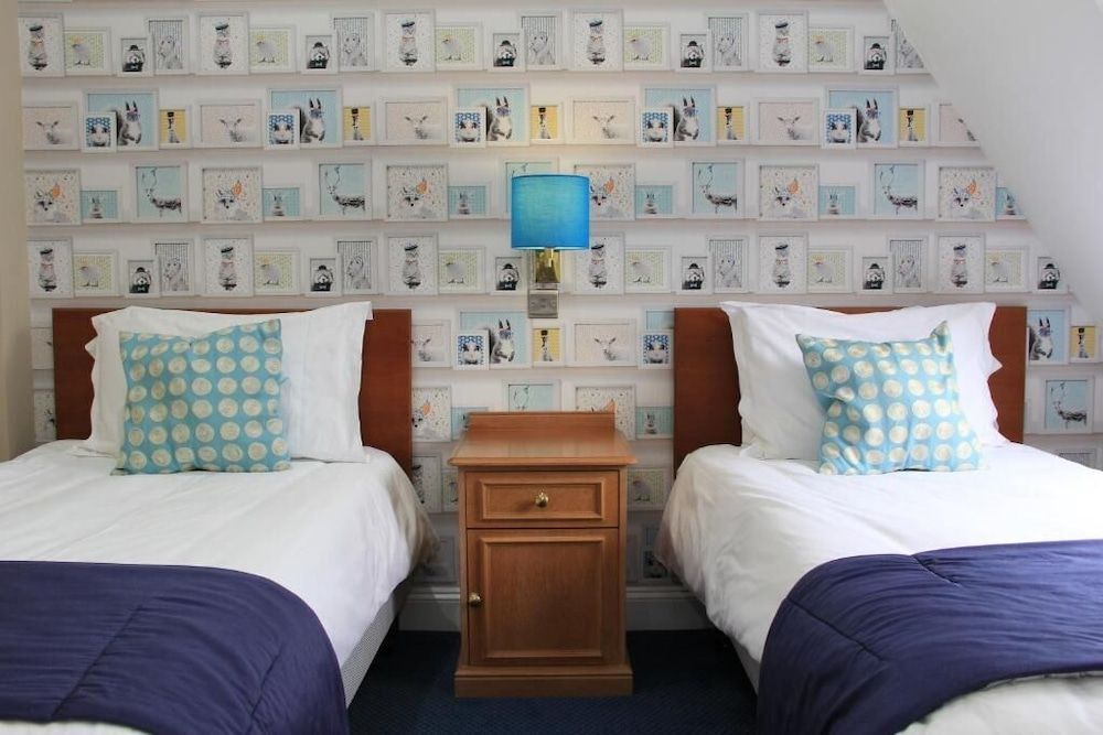 Cricklade House Hotel, Sure Hotel Collection by Best Western Family Room, Multiple Beds, Non Smoking, Courtyard Area 2