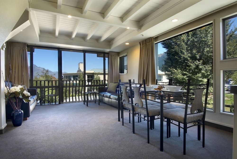 undefined Hurley's of Queenstown 4