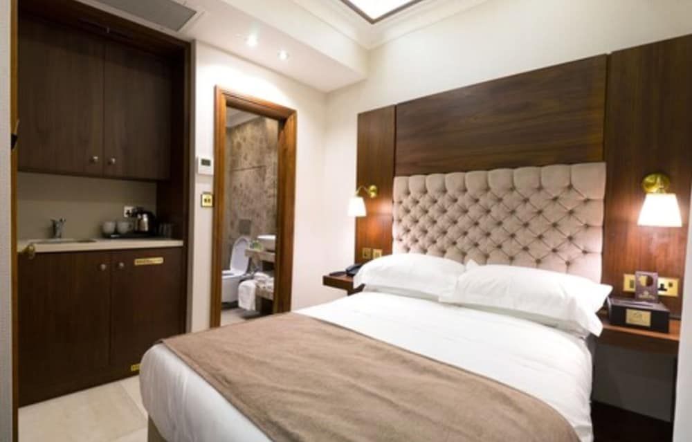 Kensington Prime Hotel Standard Double Room, 1 Double Bed 4