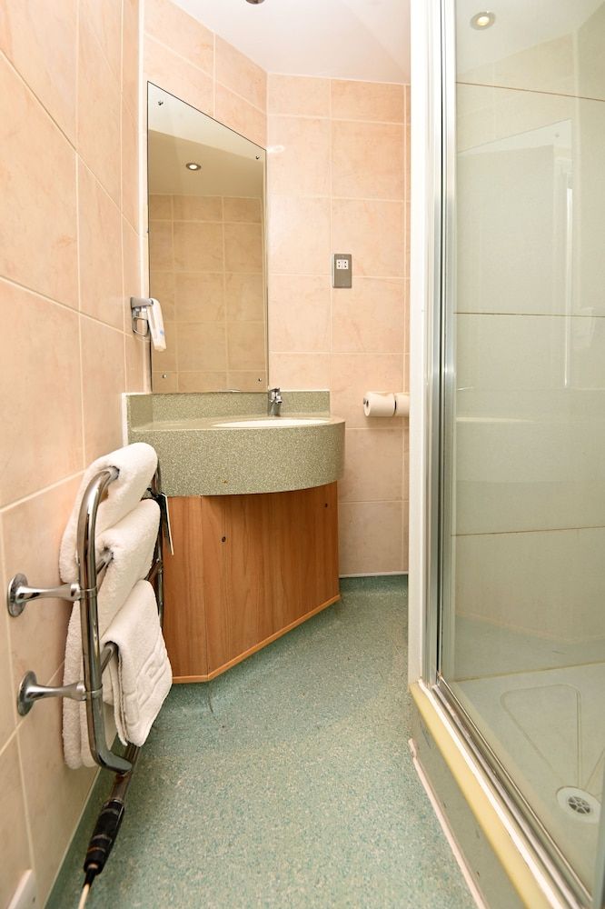 Vine, Stafford by Marston's Inns Standard Double Room 4