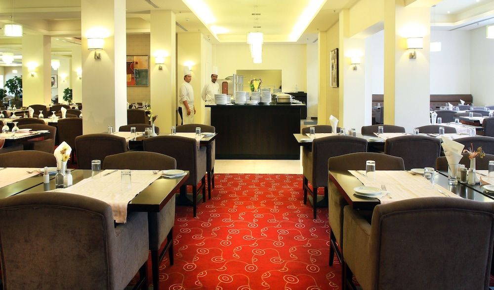 undefined Grand Palace Hotel 6