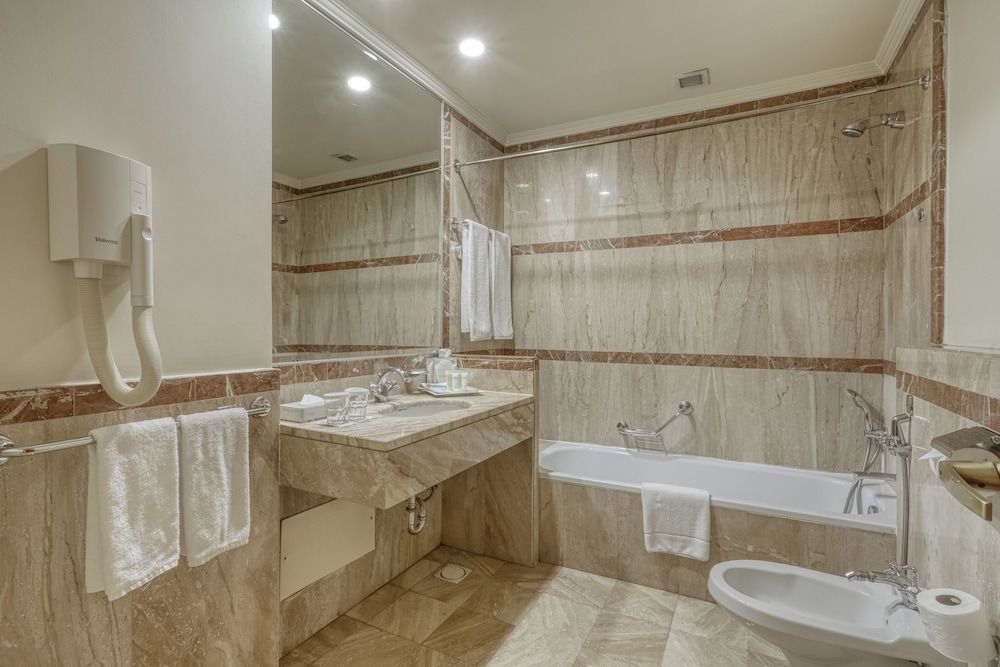 undefined Grand Palace Hotel 5