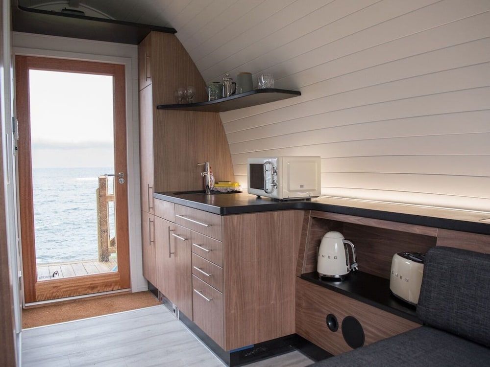 Door to the Shore - Seafront Cottages Apartment 10