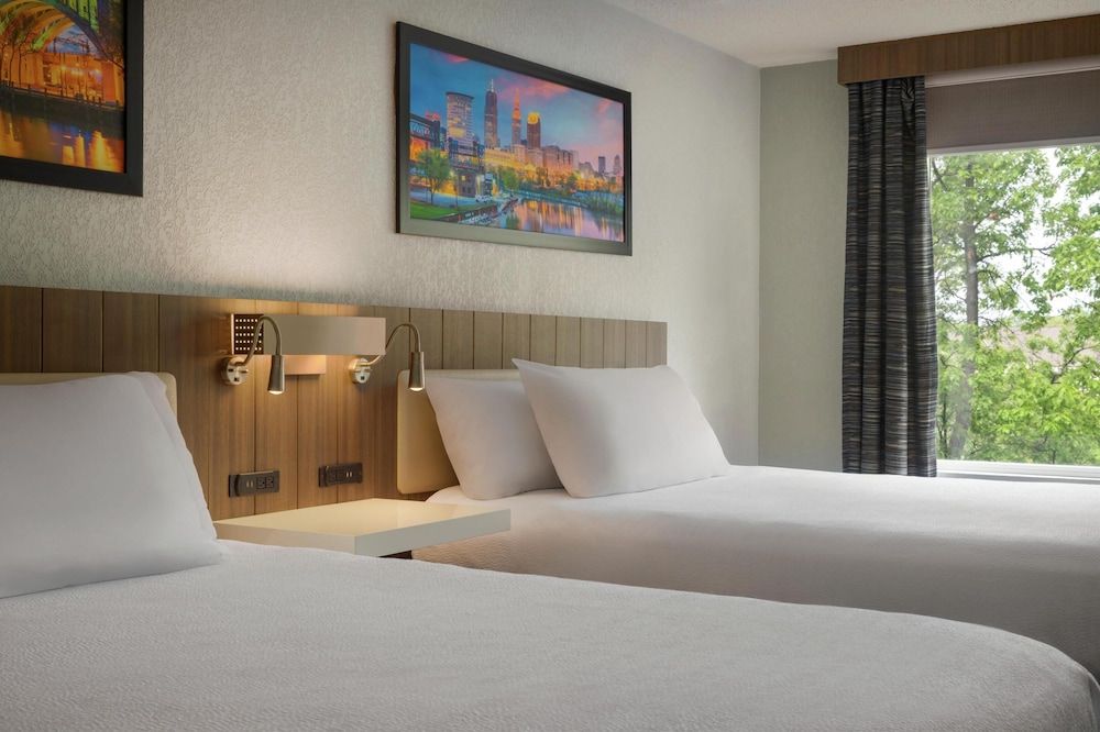 Hilton Garden Inn Cleveland Airport Room, 2 Queen Beds 2