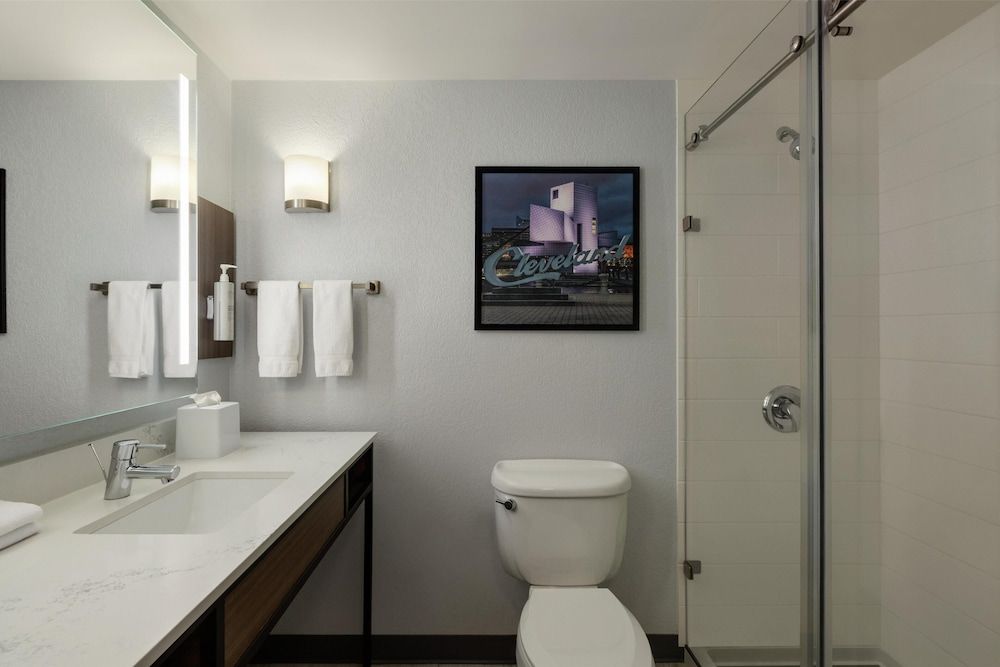 Hilton Garden Inn Cleveland Airport Room, 2 Queen Beds 4