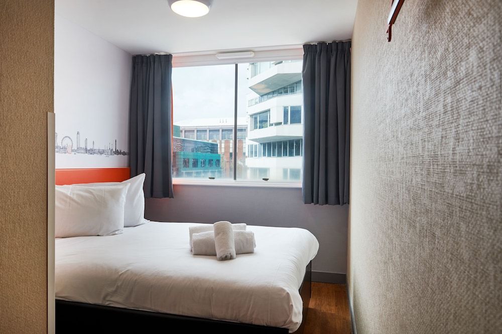 easyHotel London Croydon Standard Double Room, 1 Double Bed 4