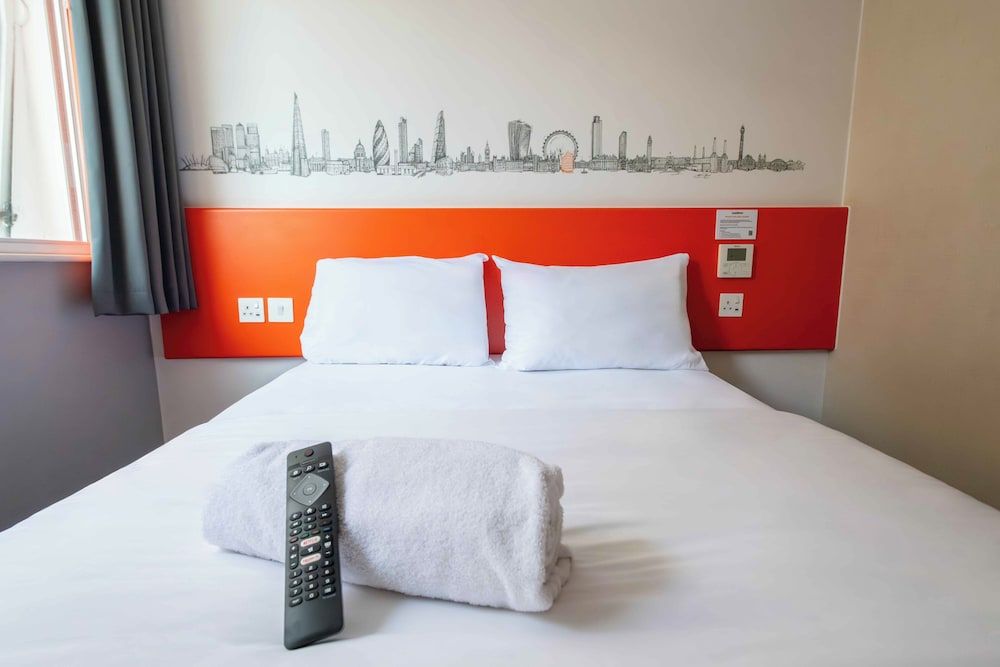 easyHotel London Croydon Standard Double Room, 1 Double Bed 8