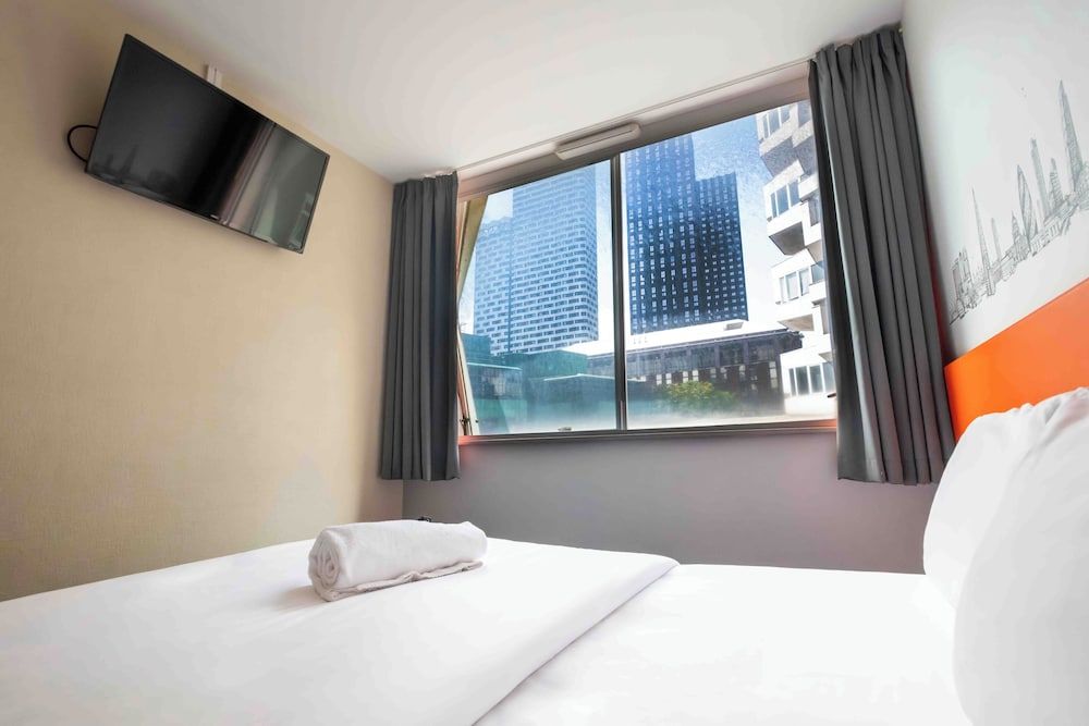 easyHotel London Croydon Standard Double Room, 1 Double Bed 9