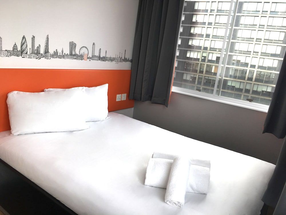 easyHotel London Croydon Standard Double Room, 1 Double Bed 5