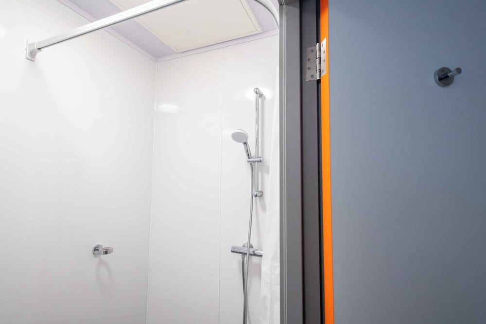 easyHotel London Croydon Double Room (No Windows) 8