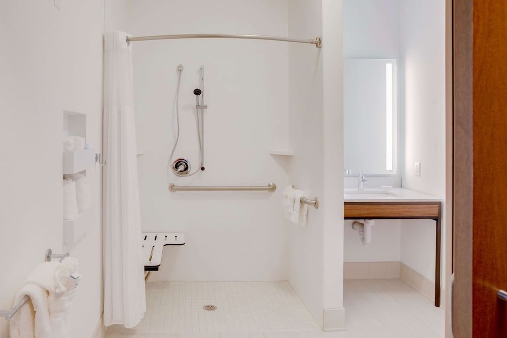 Suite, 1 Bedroom, Accessible (Mobility & Hearing, Roll-In Shower)