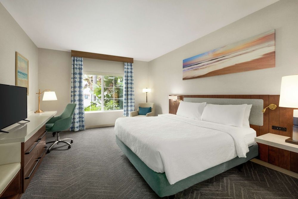 Suite, 1 King Bed with Garden View and Patio
