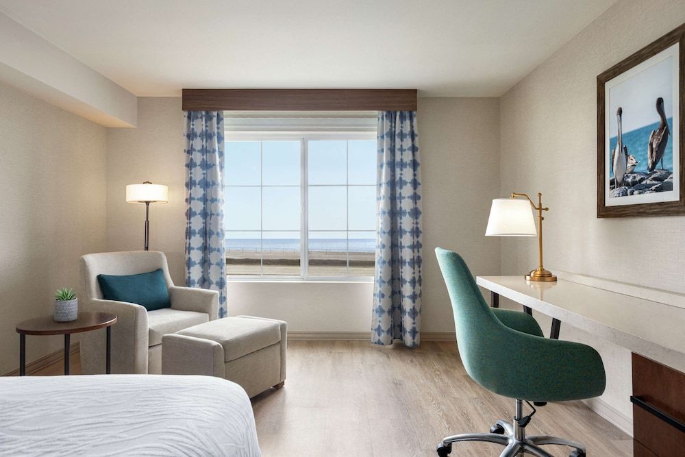 Room, 1 King Bed with Ocean View