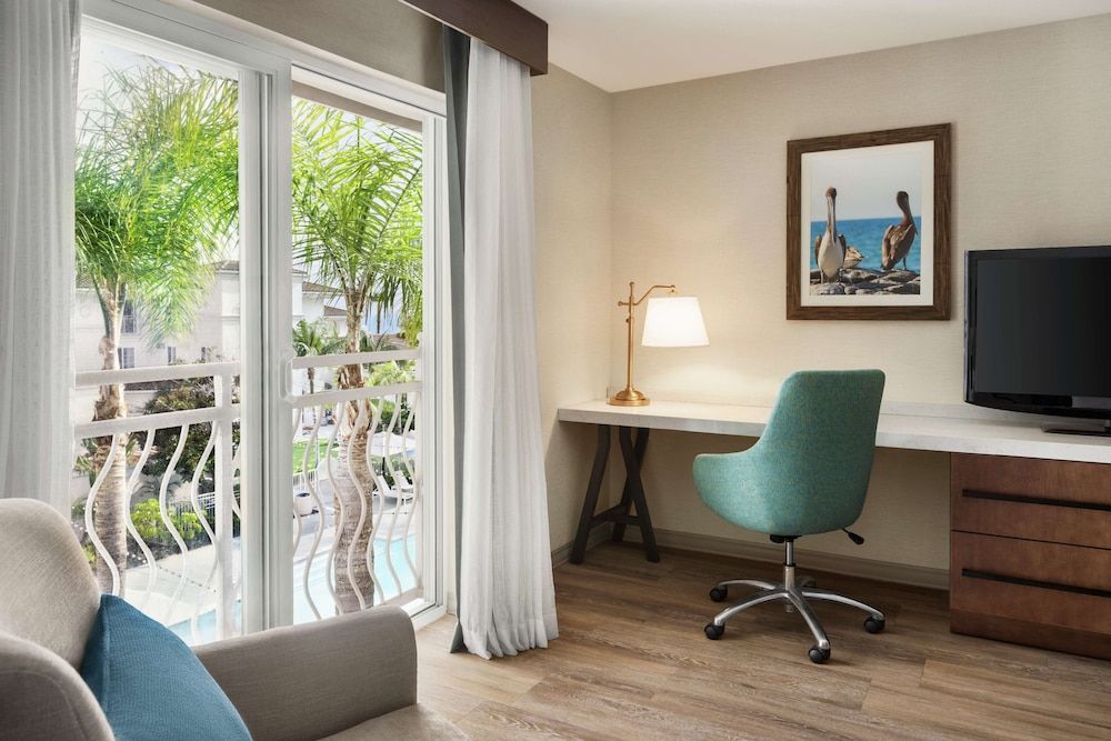 Room, 1 King Bed with Pool View
