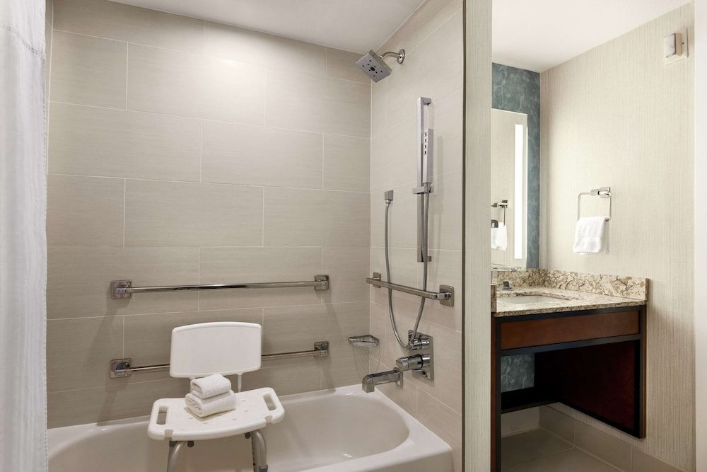 Room, 2 Queen Beds, Accesible with Tub