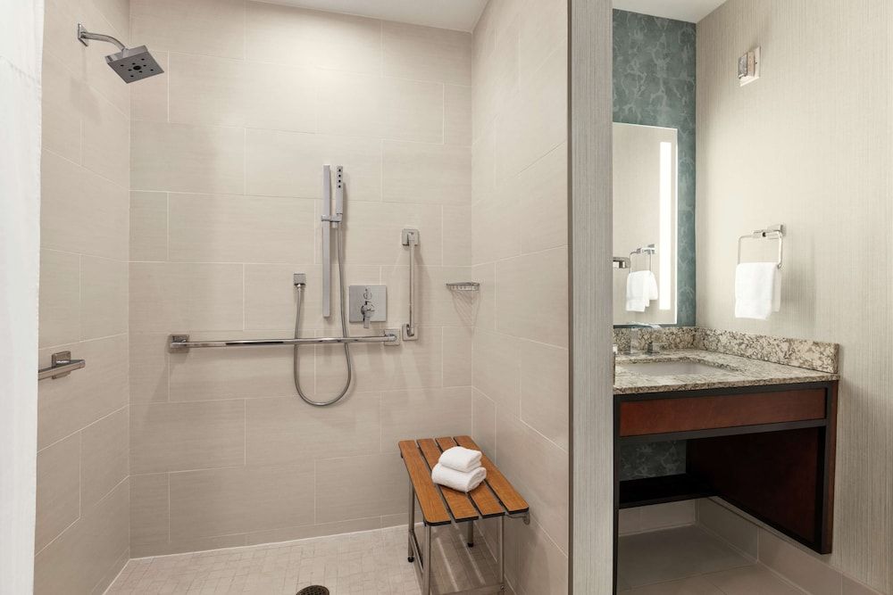 Room, 2 Queen Beds, Accessible, Roll in Shower