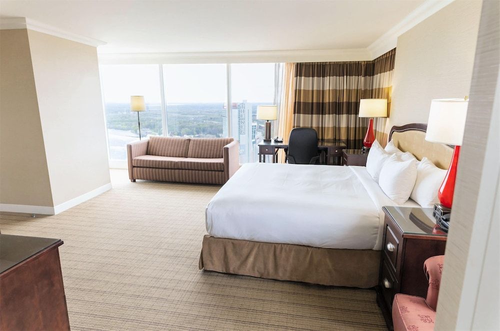 undefined Hilton Niagara Falls/Fallsview Hotel & Suites