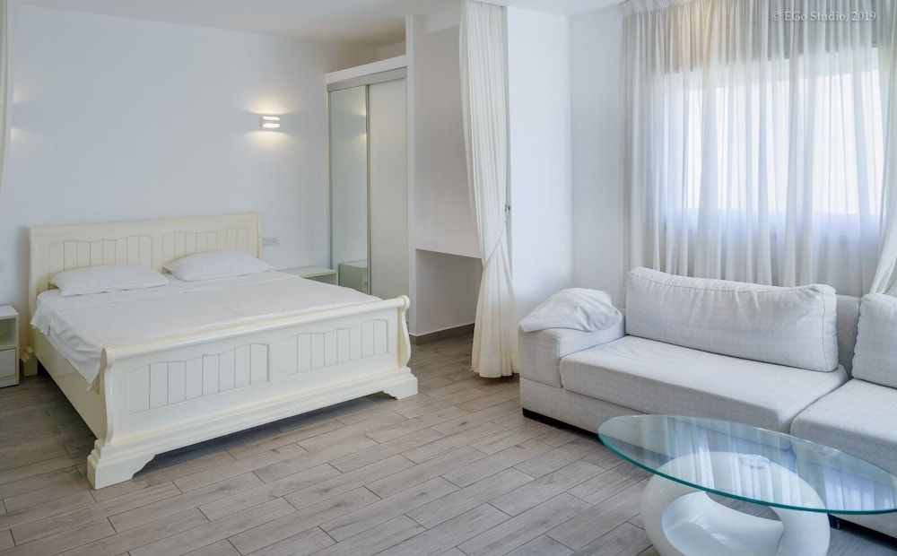 Family Studio Suite, 1 King Bed with Sofa bed, Partial Sea View