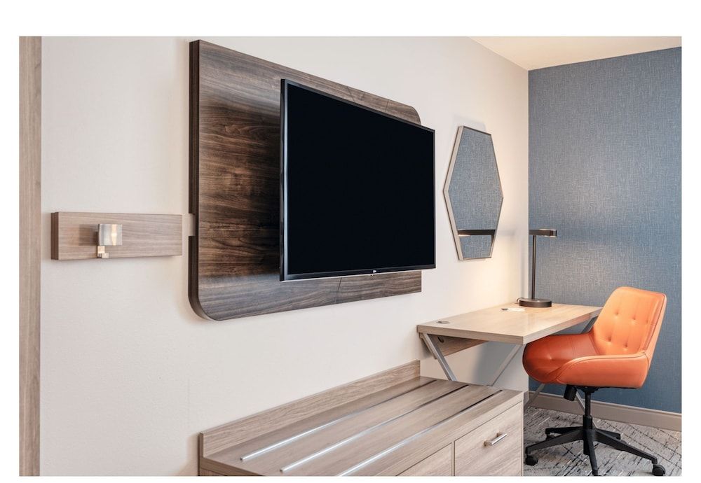 Holiday Inn Express Federal Way Seattle South by IHG Standard Room, 1 King Bed 10