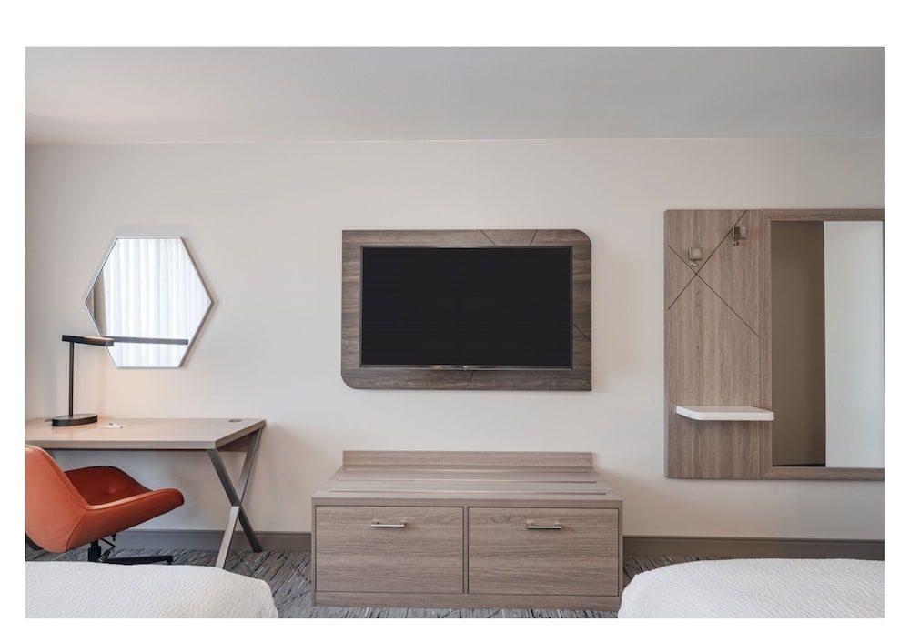 Holiday Inn Express Federal Way Seattle South by IHG Standard Room, 2 Queen Beds 12